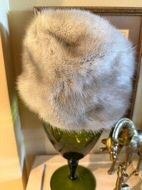 Saks Fifth Avenue Millinery Salon Vintage Light Gray Mink Fur Hat